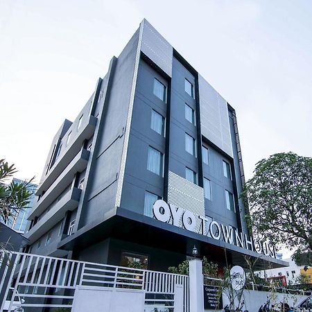 Oyo Townhouse 028 Corporate Suite Noida Ngoại thất bức ảnh