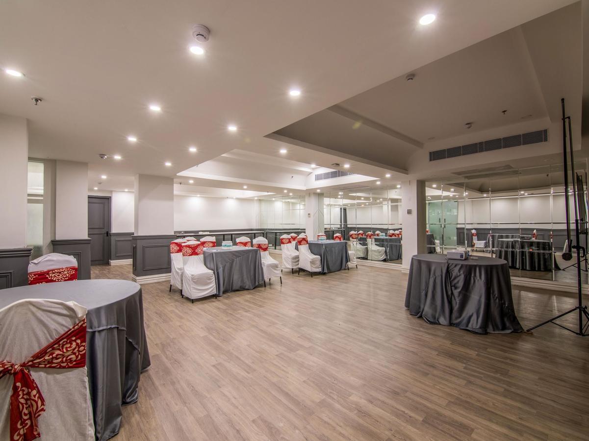 Oyo Townhouse 028 Corporate Suite Noida Ngoại thất bức ảnh