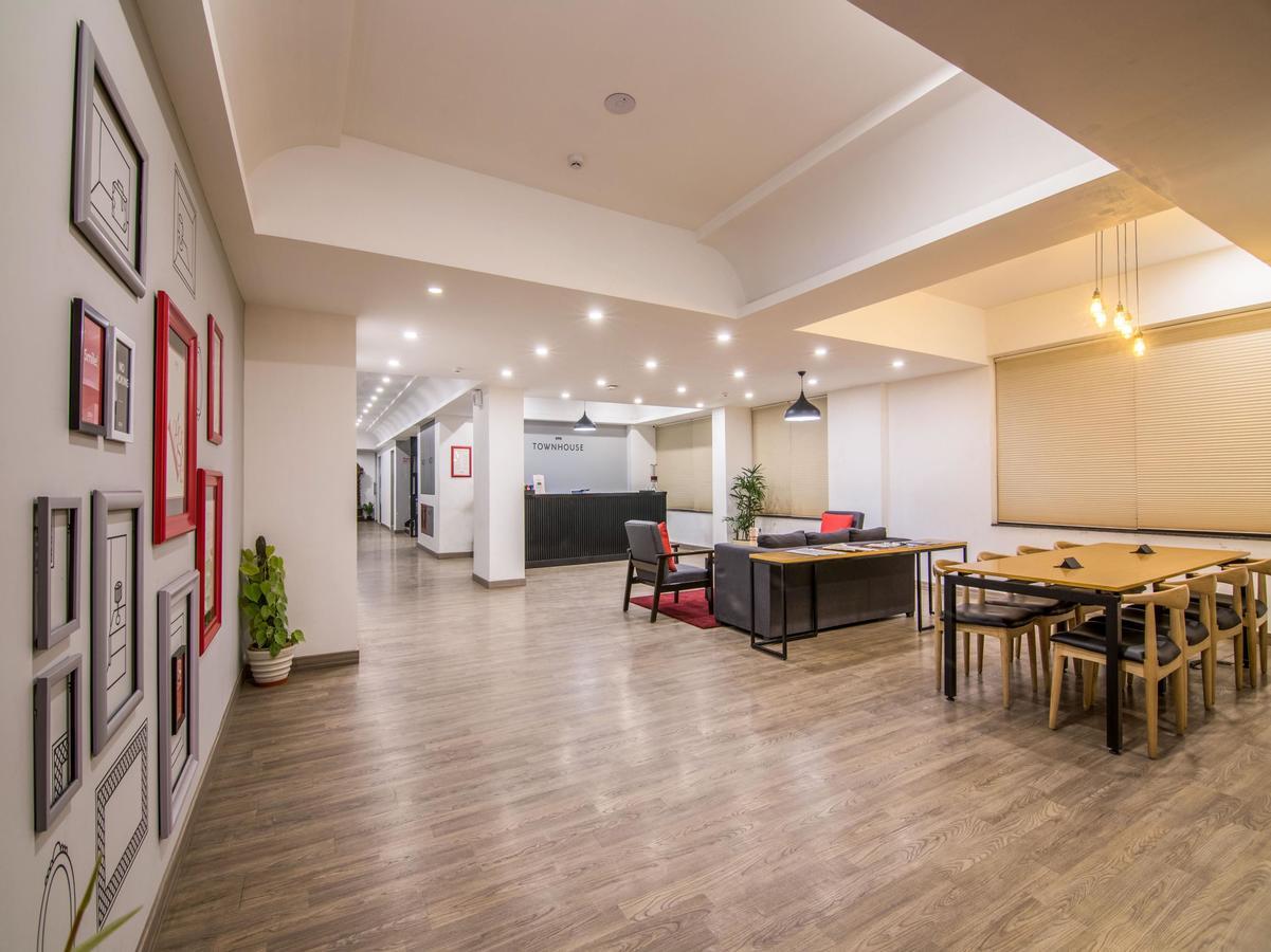 Oyo Townhouse 028 Corporate Suite Noida Ngoại thất bức ảnh