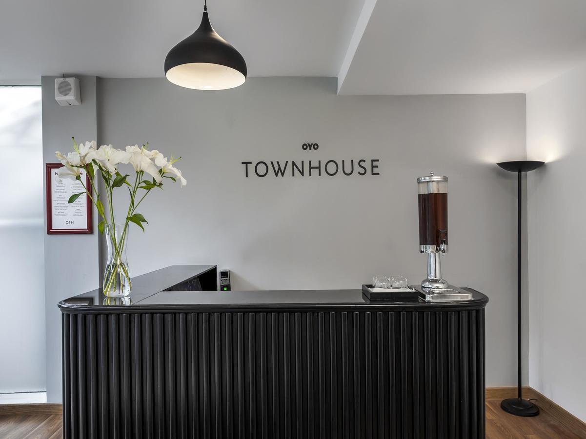 Oyo Townhouse 028 Corporate Suite Noida Ngoại thất bức ảnh