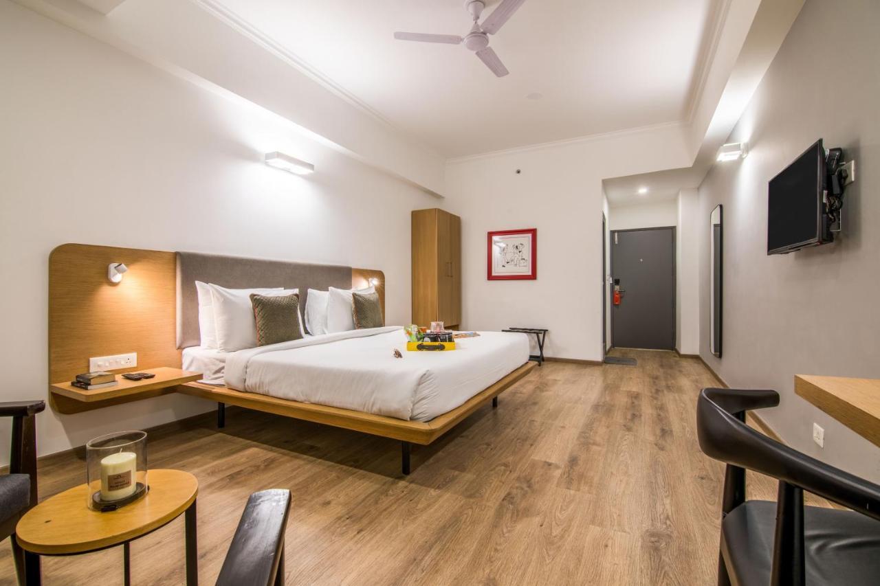 Oyo Townhouse 028 Corporate Suite Noida Ngoại thất bức ảnh