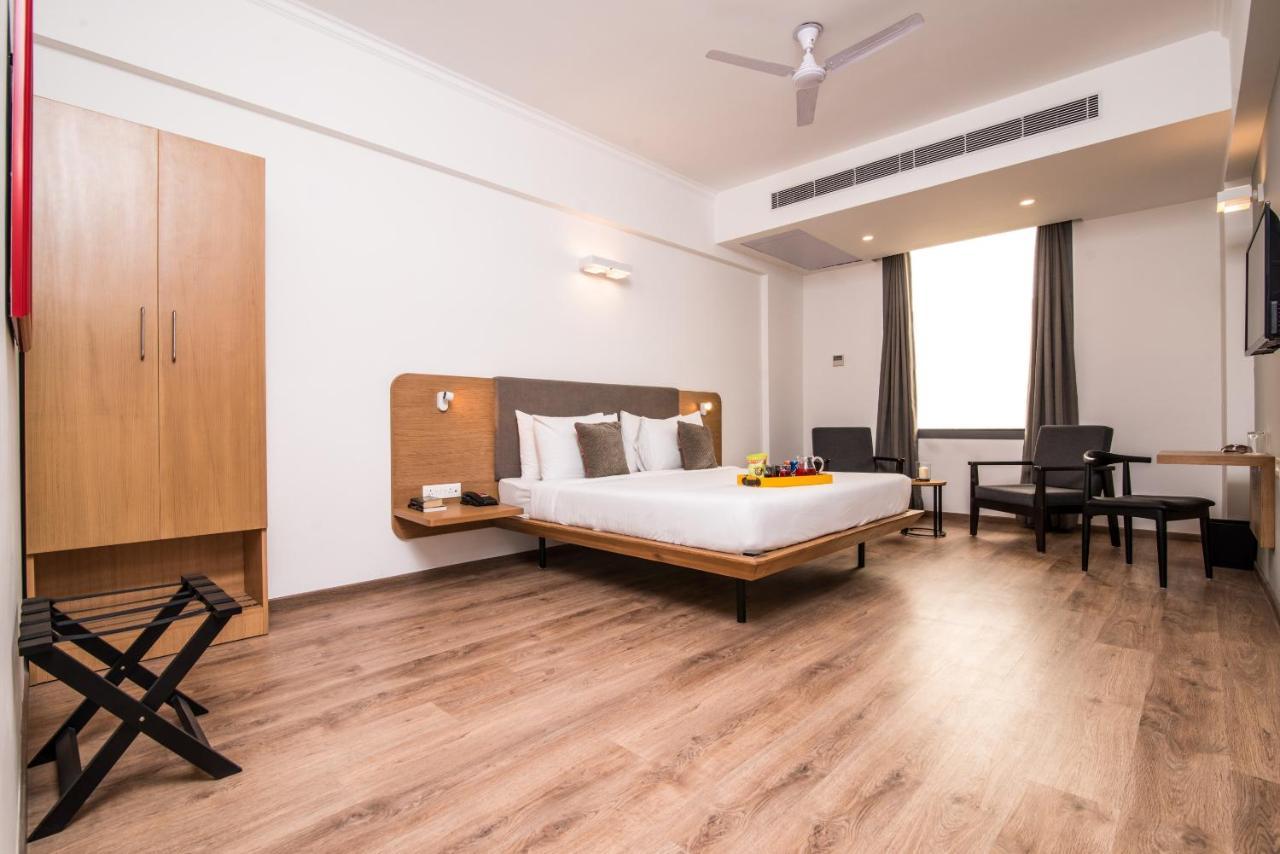 Oyo Townhouse 028 Corporate Suite Noida Ngoại thất bức ảnh