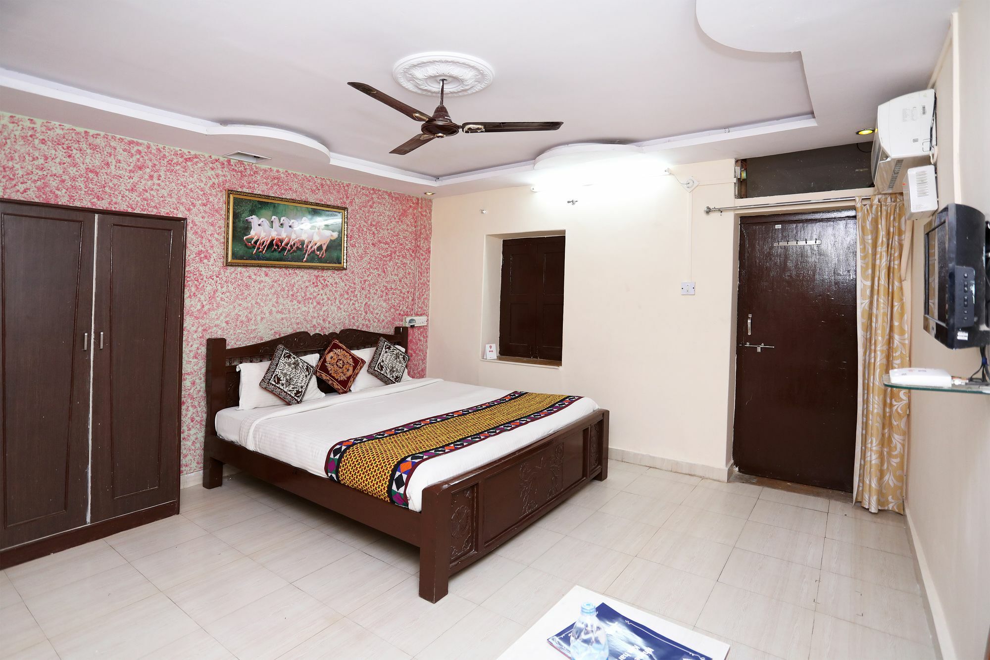 Oyo Townhouse 028 Corporate Suite Noida Ngoại thất bức ảnh