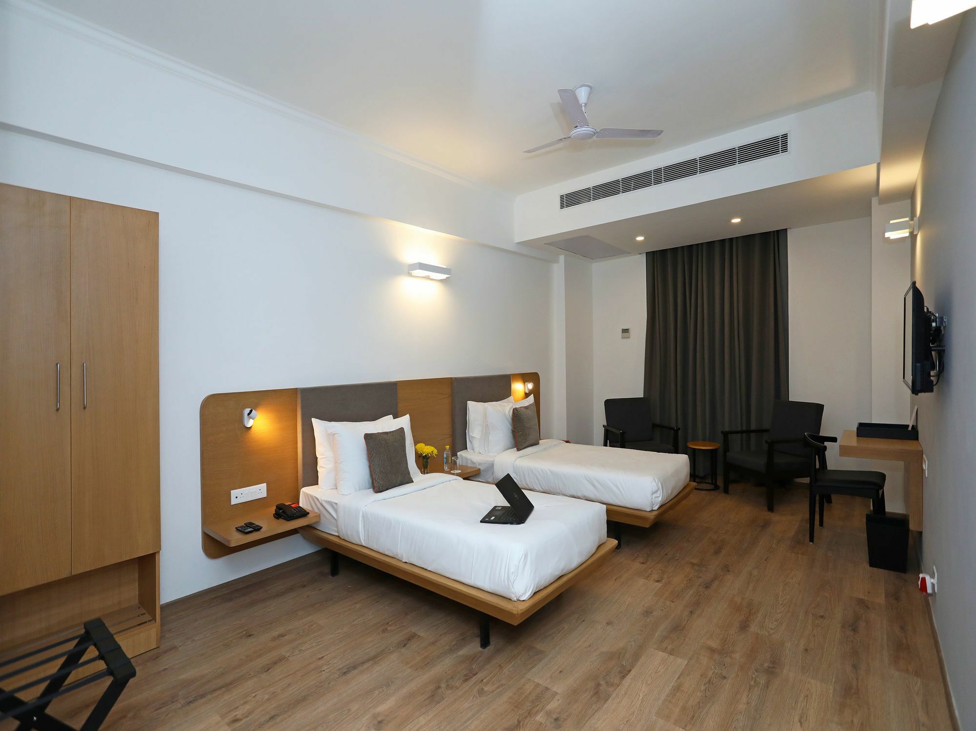 Oyo Townhouse 028 Corporate Suite Noida Ngoại thất bức ảnh