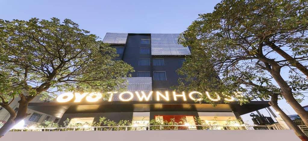 Oyo Townhouse 028 Corporate Suite Noida Ngoại thất bức ảnh